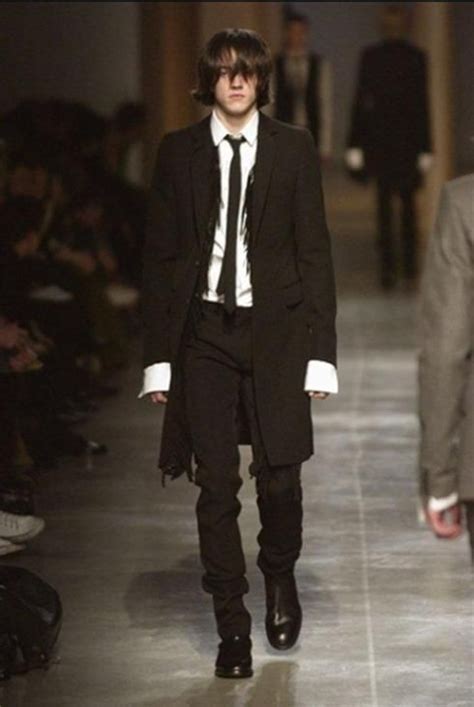 hedi slimane dior homme suit 2001|hedi slimane runway moments.